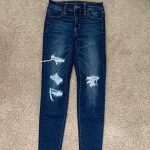 American eagle distressed women’s jeans